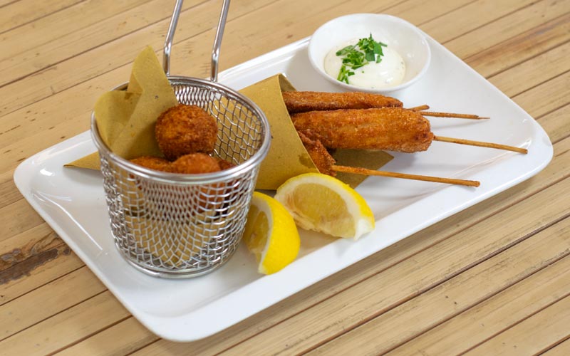 PalmBeach Tropical Restaurant | Crispy Finger Fish [TO SHARE] | 4 fish pulp and potato balls + 4 fish fillet skewers + all breaded and flavored with herbs accompanied by our palm beach sauce